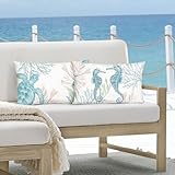Diseño Océano: Añade un toque veraniego a tu hogar con nuestras fundas de cojín de animales marinos. Los preciosos estampados de tortugas marinas y caballitos de mar realzarán tu decoración, ya sea interior o exterior.