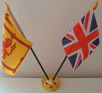 Scotland Scottish Rampant Lion Union Jack 2 Flag Friendship Desktop Table Centrepiece Flag Flags With Gold Base Ideal For Party Conferences Office Display