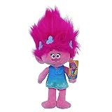MATERIAL Y DISEÑO: Este peluche es de textura súper suave al tacto, los detalles de la cara son bordados, luce vestido azul y diadema de flores de fieltro