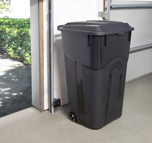 Caneca de basura plástica negra con ruedas 32 gal