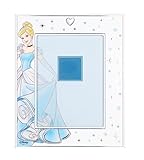 Design : élégant cadre avec décoration de la princesse Cendrillon en robe de bal bleue, entouré d'étoiles et d'un cœur argenté