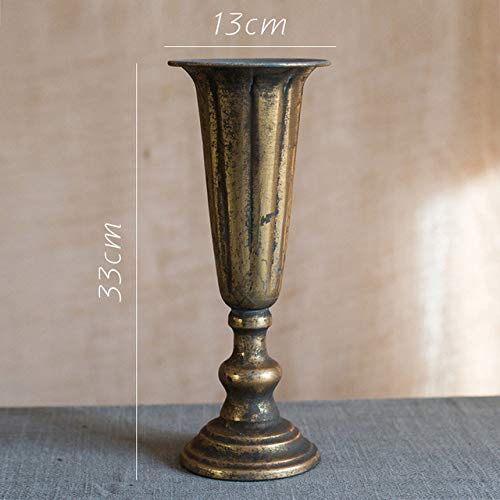 Vase en fer forgé pour donner du cachet à un ameublement intérieur vide - 3