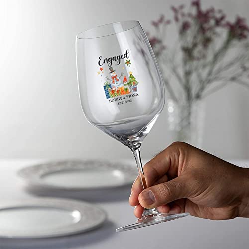 Verres à vin personnalisés Our First Christmas Engaged, cadeau de mariage et de fiançailles unique