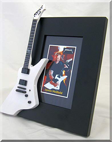 JAMES HETFIELD Cadre photo miniature pour guitare METALLICA Snakebyte - Les Beatles, Paul McCartney, John Lennon, RIngo Starr, George Harrison JAMES HETFIELD Cadre photo miniature pour guitare METALLICA Snakebyte