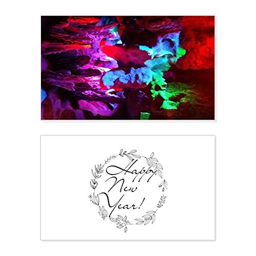 Tarjeta de felicitación de año nuevo de cueva de karst de colores con relieve visual artístico