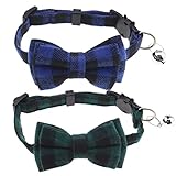 Este juego incluye 1 collar de perro azul y 1 collar de perro a cuadros verde con campana y corbatín.