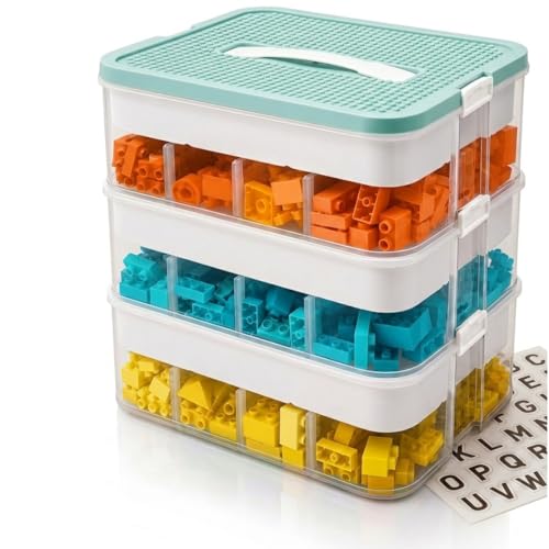 Xenia Living Sortierbox für LEGO Bausteine & Spielzeug - Stapelbare Kleinteile Aufbewahrung mit Bauplatten-Deckel - Mobiler Spielzeugkoffer mit Buchstaben Sticker & verstellbaren Fächern