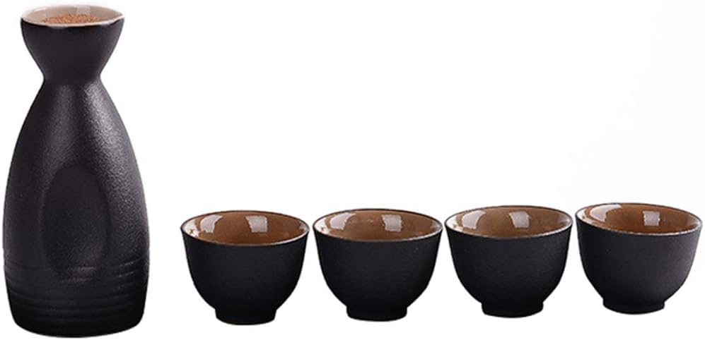 Verres à vin artisanaux et bouteille de service pour saké traditionnel