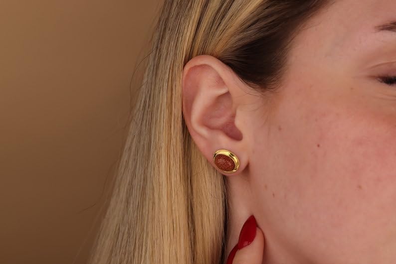 Boucles d'oreilles pierre de soleil : le cadeau minimaliste idéal pour elle