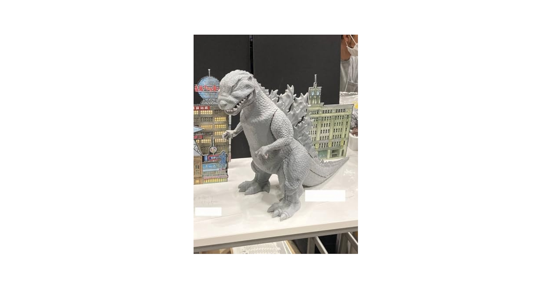 ウロコ・ゴジラ雛型レジンキット& 銀座書き割りセット完成品&特製ゴジラプレート￼ ウロコ・ゴジラ雛型レジンキット& 銀座書き割りセット完成品