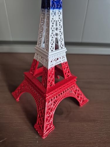 Torre Eiffel miniatura soluciona espacios vacíos con decoración francesa 8
