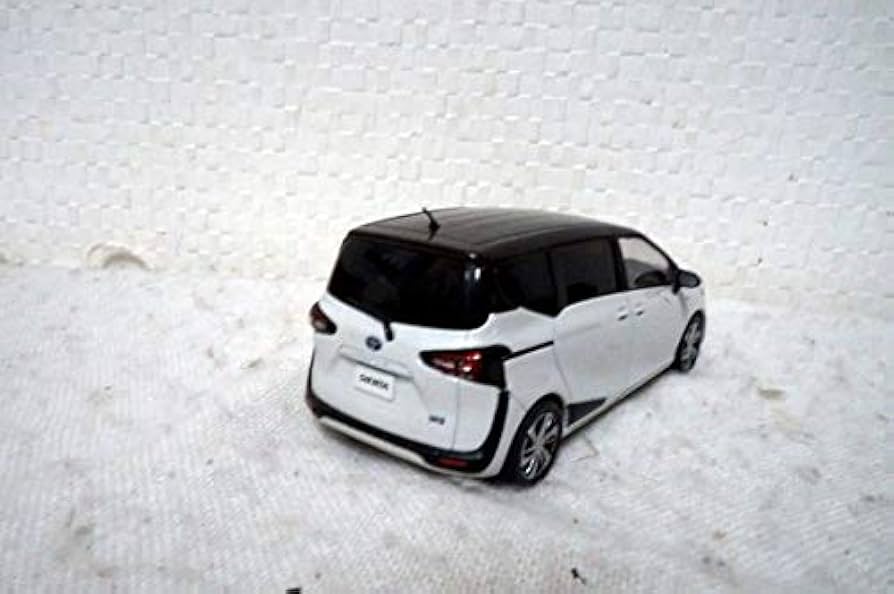 【ミニカー】トヨタ シエンタ 1/30スケール カラーサンプル ミニカー Amazon.co.jp: 1/30 トヨタ 新型シエンタ Sienta 非売品 カラー