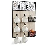 JUJOYBD Tassenregal Wand - Tassenhalter 6 Haken mit 2 Körbchen für Kaffeekapseln - Hängeregal Tassenbrett mit Korb Metall Wandboard Landhausstil - 42x30cm