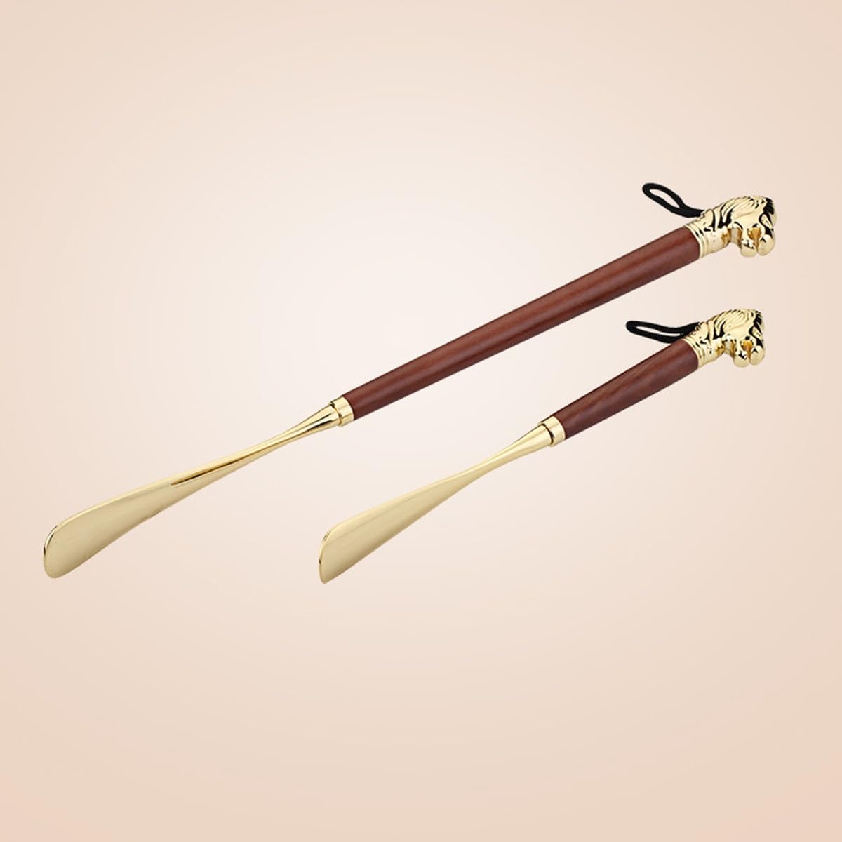 Calzador de acero aleado León Dorado – Sin necesidad de agacharse,diseño de cabeza de león elegante y estiloso,bordes suaves,set en caja de regalo con mango largo para personas mayores(Black,22.8in)
