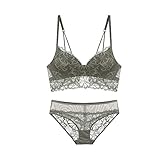 Der einzigartige Schnitt der Mulde ist genau der richtige Weg, um den Bogen der Frau zu umreißen.