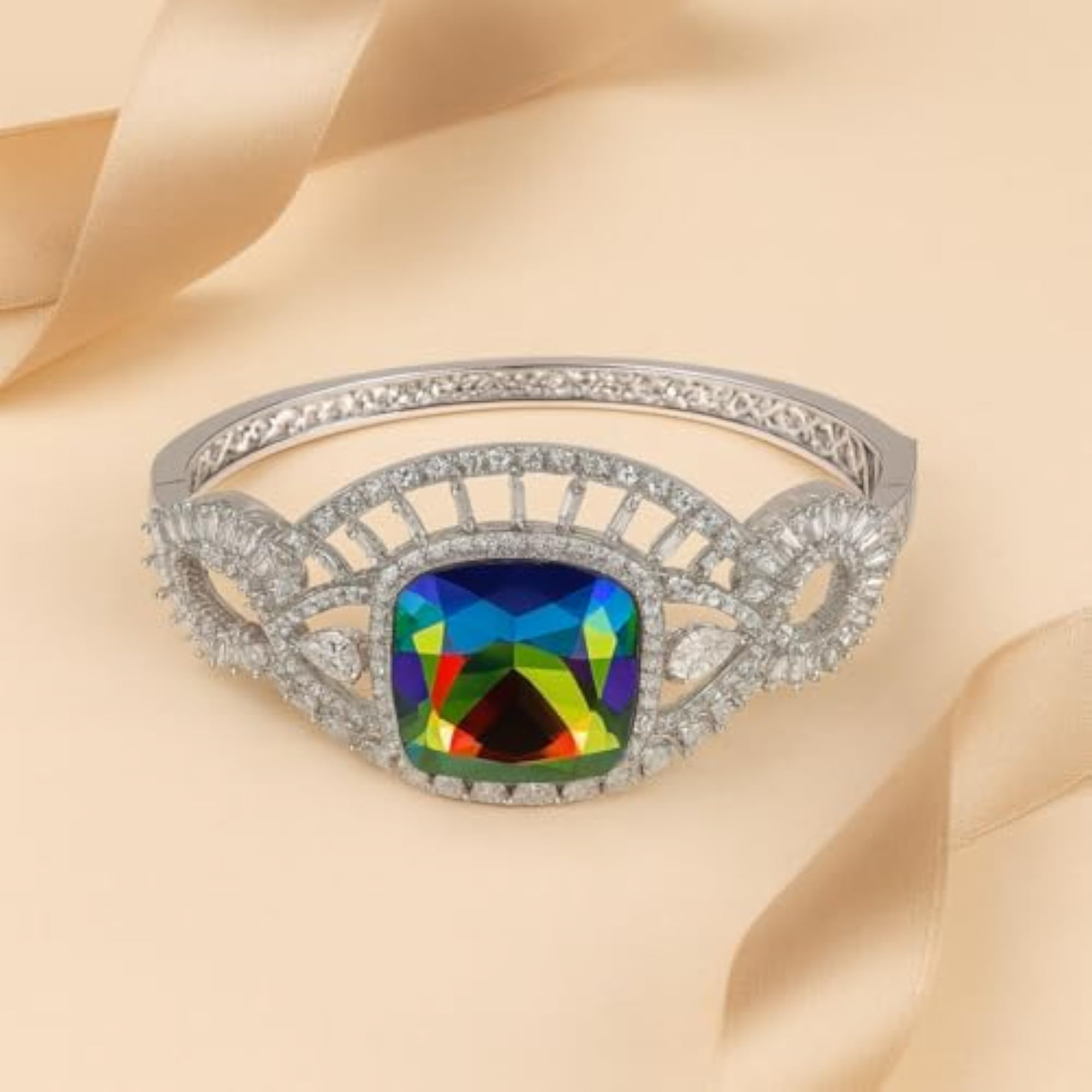 Women's Emerald Royale Gold Bracelet, Elegant Design