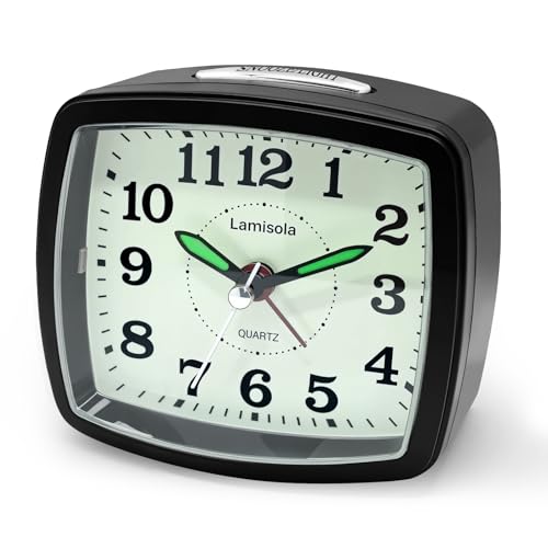 Lamisola Small Battery Alarm Clock for Bedrooms, Analog Travel Clocks, Bedside Desk Table Clock for Room Decor, Slient, Big Numbers for Seniors, Gently Ascending Alarm for Heavy Sleepers, Black