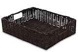basket plateau Joli plateau fabriqué en plastique qui simule l'osier tressé dans un ton marron foncé. Dispose de deux poignées sur les côtés pour pouvoir le transporter. Ce plateau est conçu pour l'exposition de produits dans les magasins ou les vitrines, mais peut également servir de rangement et de décoration à la maison.