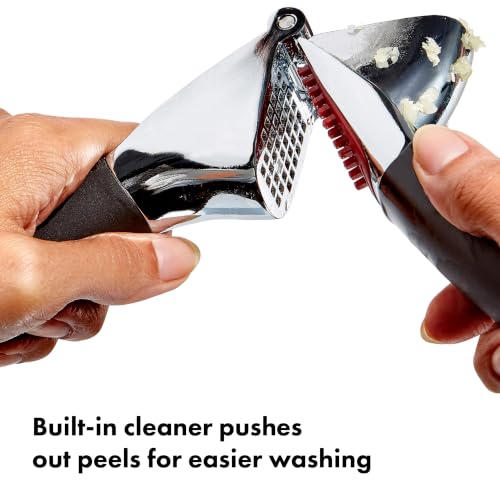OXO Good Grips Garlic Press, Easy to squeeze & Self Cleaning Tool, Black - Image 3