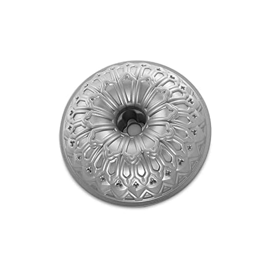 Nordic Ware Målat glas kakform, original gjuten aluminium kakform, officiell kakburk med gotiskt mönster, högkvalitativ kakform tillverkad i USA, färg: silvermetall, 88737