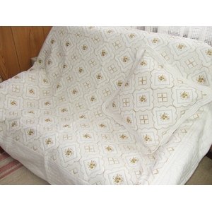 Amazon｜[マルチカバー]刺繍キルティングカバー 200X200cm ホワイト