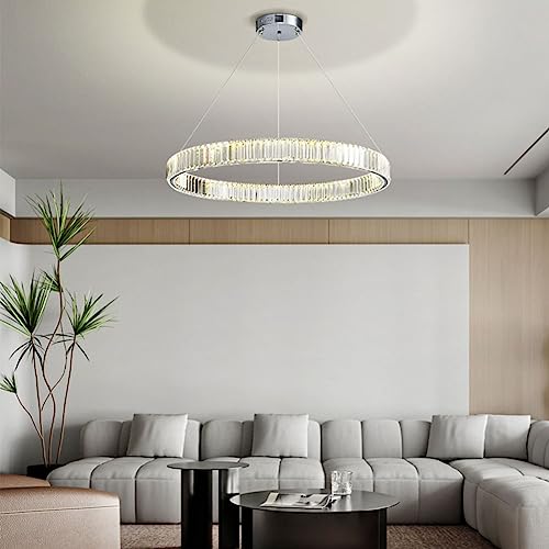 Lustre de luxe résolvant le manque de luminosité des grands salons modernes