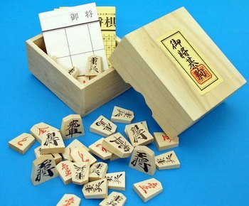 Amazon | 木製将棋盤セット 囲碁ラボオリジナル根付2個つき 新桂6号