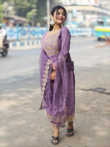 Image of VredeVogel Women's Silk Blend Embroidered Kurta with Pant & Silk Chiffon Dupatta Set