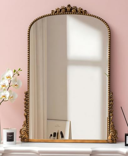 Tradizionale stile antico - Il classico specchio d'oro presenta una cornice ornata di ispirazione barocca, perfetta per decorare le pareti e conferire un aspetto d'ispirazione vintage, che si abbina anche ai colori chiari e caldi degli interni.