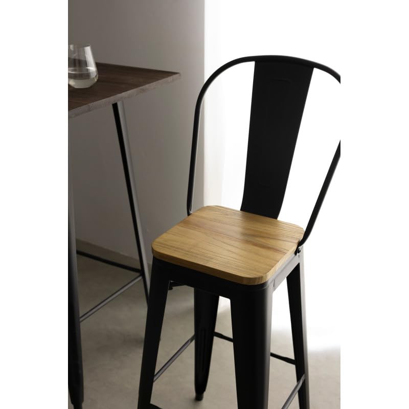Kosmi - Lot de 4 tabourets de Bar Style Industriel en Métal Noir Mat avec Dossier Haut et Assise en Bois Clair - Hauteur d'Assise 66 cm