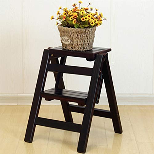 Tabouret d'échelle en bois au salon comme escabeau de cuisine pliable