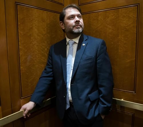『Why the Iran war feels like 'deja vu' (with Sen. Ruben Gallego)』のカバーアート