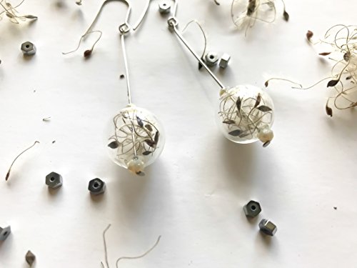 Orecchini pendenti con perla di vetro soffiato e