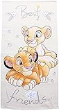 Un diseño único de toalla de playa para niños con personajes del Rey León. Nuestro tamaño de toalla Disney es de 140 x 70 cm
