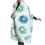 Schals können mit jeder Art von Kleid, Bluse, Pullover, Jacke oder Hemd für einen charmanten Look gestylt werden.