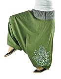 ALADINHOSE DAMEN: Weit geschnittene Aladinhose Frauen und Goa Hose Frauen mit komfortablem Tragegefühl und zwei Hosentaschen. Überzeuge Dich selbst von der Pumhose Damen und Pluderhose Damen.
