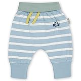 Das macht den Artikel besonders: - Elastischer Komfortbund zum Umschlagen für ein einfaches An- und Ausziehen; - Weitenregulierung anhand eines farblich abgesetzten Bindebändchens, welches im Tunnelzug fixiert ist, um ein Herausrutschen zu verhindern; - Aufgesetzte Tasche vorne