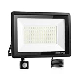 waterproof leds strips IP66 a prueba de agua: El proyector exterior de led con protección IP66 contra la humedad y el polvo, estable y duradero, incluso en la lluvia y la nieve al aire libre puede darle una iluminación estable y eficiente.