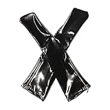 Rehaussez vos styles avec chaussettes en similicuir brillant, conçues pour ajouter une touche moderne à n'importe quelle tenue