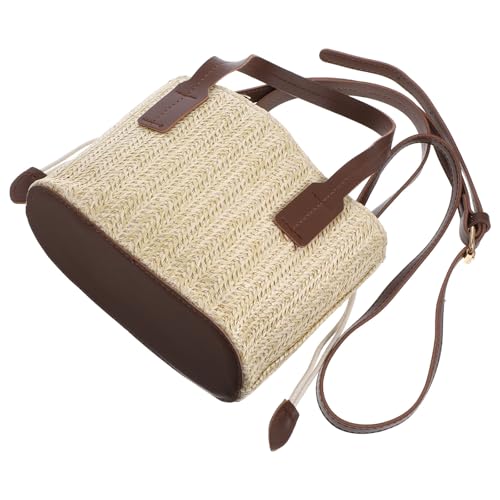 Sac seau paille tressée chic finitions soignées pour femme élégante en voyage
