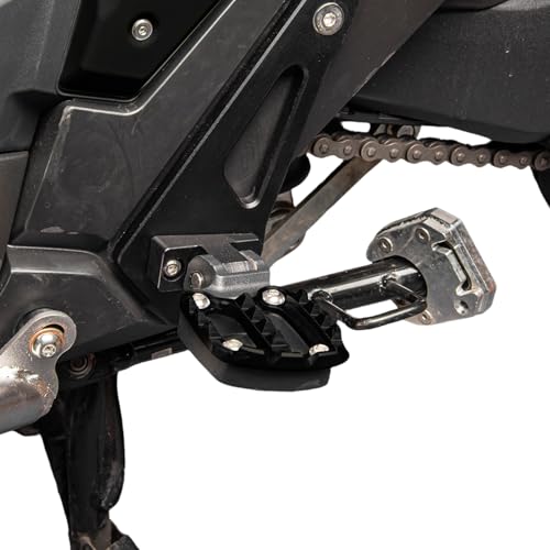 【Caratteristiche】: 1. Poggiapiedi extra large che ti consentono di allungare le gambe in una posizione più comoda durante la guida. 2. L'estensione della pedana può anche decorare la tua moto in un secondo. 3. Può aumentare l'area di calpestio, quindi sarà più stabile. 4. La superficie di allargamento del poggiapiedi è anodizzata dura per una lunga durata e un'elevata resistenza all'usura.