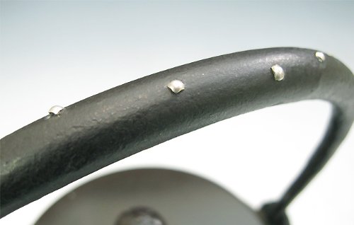 Amazon｜麒龍堂 真形鉄瓶 弦に銀象嵌入り 菊地政光作 約1.7L tb26