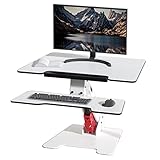 Montage ultra-simple : ce convertisseur est quasiment prêt à l’emploi dès sa sortie de l’emballage ! Placez-le sur votre bureau, fixez le plateau pour clavier et commencez à organiser votre espace de travail.