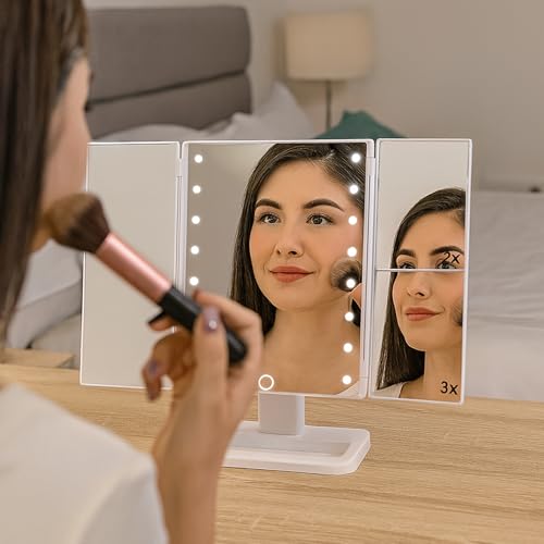 Weida | Espejo Maquillaje con Luz | Espejo Tríptico con Aumento x1 x2 x3 | con Iluminación LED Táctil | Tocador con Luz Plegable 34×30×18 cm | Funciona con Pilas AAA (No Incluidas) - imagen 6