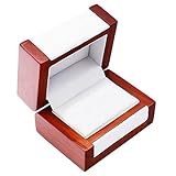 Die Schatulle ist aus Holz gefertigt und mit Kunstleder veredelt. Das exklusive Erscheinungsbild setzt den Inhalt perfekt in Szene. Die Box ist hochwertig und zudem stabil gearbeitet.