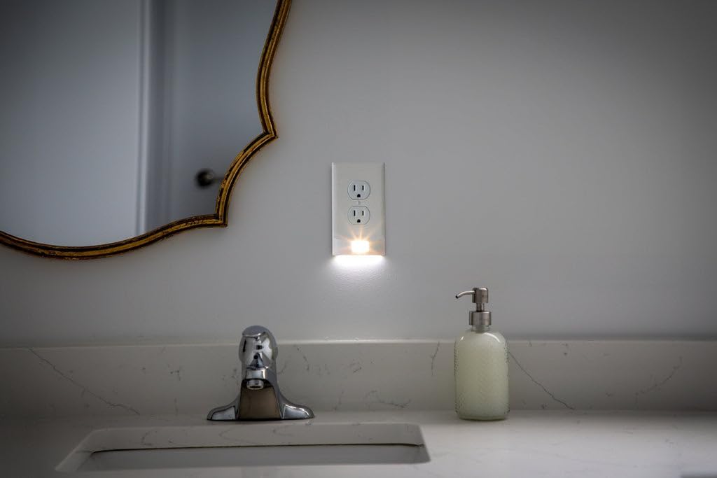 SnapPower 2 Pack StormLight Power Failure Night Light Outlet Cover - Dusk-to-Dawn Sensor LED Light - Up to 6 Hour Battery Backup Emergency Hurricane Lighting (White, GFCI)