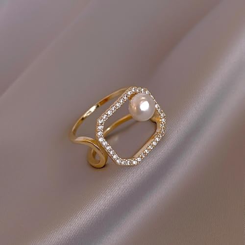 Bague géométrique ajustable à porter au bureau comme en soirée chic