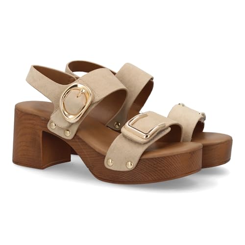 100891 Sandalia de mujer con tacon ancho y plataforma estilo madera. Diseno con tiras anchas, adornos metalicos y tachuelas. Calzado comodo y ligero. Ideal para primavera verano. Beige Talla 39
