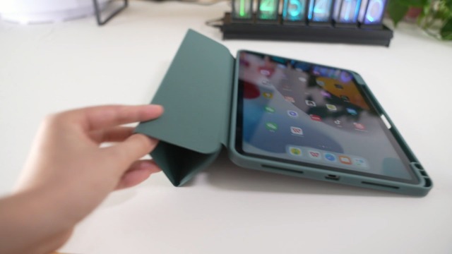 ZOYU Case for iPad Air 13 Inch M3/M2 (2025/2024), Pro 12.9 Inch 6th/5th Generation (2022/2021) with Pencil Holder, Trifold Smart Cover Soft TPU Back, Supprot Touch ID, Auto Sleep/Wake, Dark Green