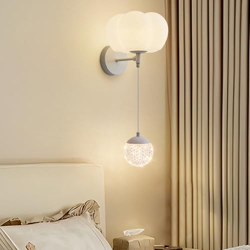 Luz de lectura para dormitorio que soluciona la falta de espacio 5